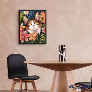 Chat avec fleurs tropicales
