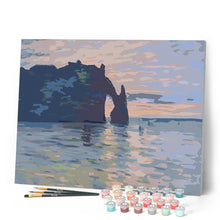 Charger l'image dans la galerie, La Falaise à Étretat, coucher de soleil - Monet