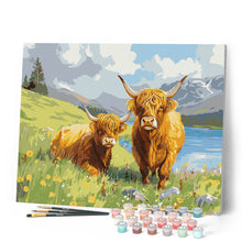Charger l'image dans la galerie, Famille de vaches Highland au lac