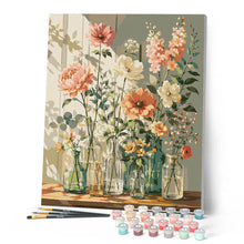 Charger l'image dans la galerie, Fleurs sauvages dans un vase en verre