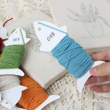 Charger l'image dans la galerie, Punch Needle Kit avec cadre - Fleur Douce