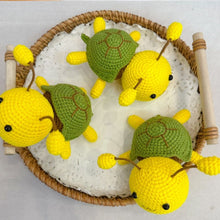 Charger l&#39;image dans la galerie, Kit Amigurumi Crochet - Abeille et Tortue