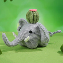 Charger l&#39;image dans la galerie, Kit Amigurumi Crochet - Éléphant avec Cactus Figured&#39;Art
