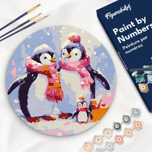 Charger l&#39;image dans la galerie, Peinture par Numéro sur Disque en Bois - Famille de Pingouins sous la Neige
