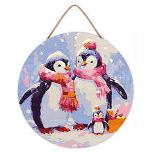 Charger l&#39;image dans la galerie, Peinture par Numéro sur Disque en Bois - Famille de Pingouins sous la Neige