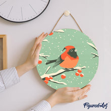 Charger l&#39;image dans la galerie, Peinture par Numéro sur Disque en Bois - Oiseau Rouge d&#39;Hiver