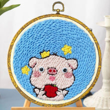 Charger l&#39;image dans la galerie, Punch Needle Petit Cochon et Pomme rouge