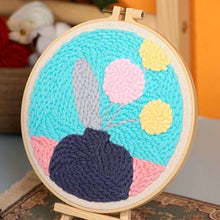 Charger l&#39;image dans la galerie, Punch Needle Fleurs sur fond bleu et rose