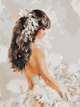 Charger l&#39;image dans la galerie, peinture par numéros | Jeune Femme en blanc | facile ville | FiguredArt