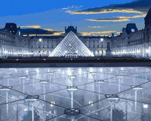 Charger l&#39;image dans la galerie, peinture par numéros | La Pyramide du Louvre à Paris | intermédiaire ville | FiguredArt